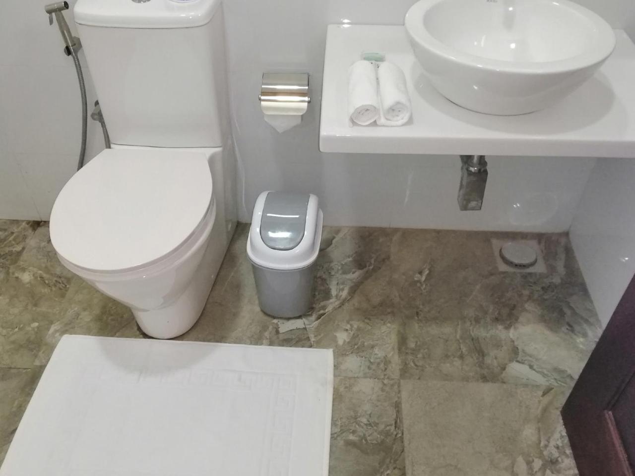 Volunteer Ceylon Appartement Ratnapura Buitenkant foto